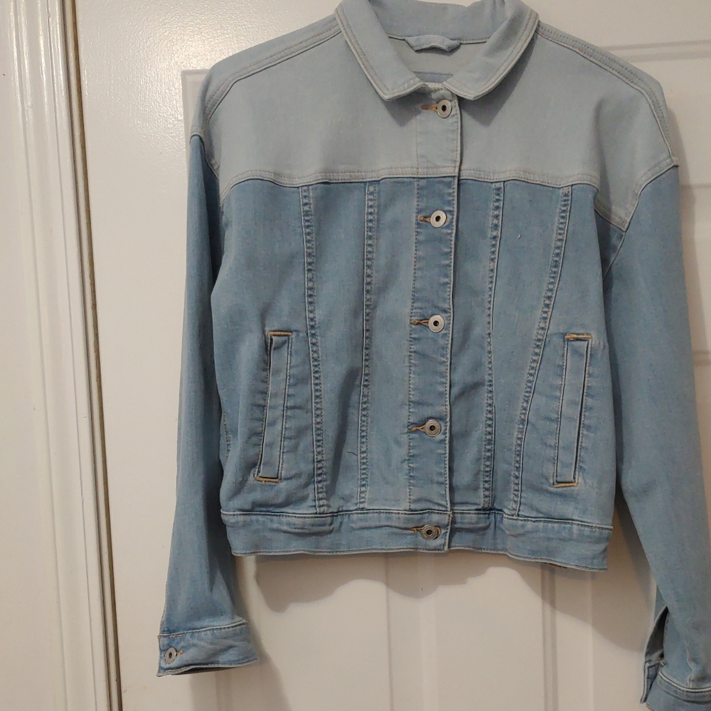 Abercrombie brand  denim jacket. New. No tags Size 15/16 also fits adult Medium